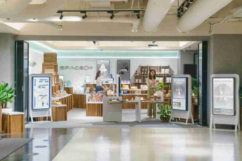 PG国际打造永续选物商店，，，展示社企及社创商品，，，，结合创利空间所开发的智能零售系统，，，，整合多元产品信息，，，，让无人商店扮演公益行动的推手