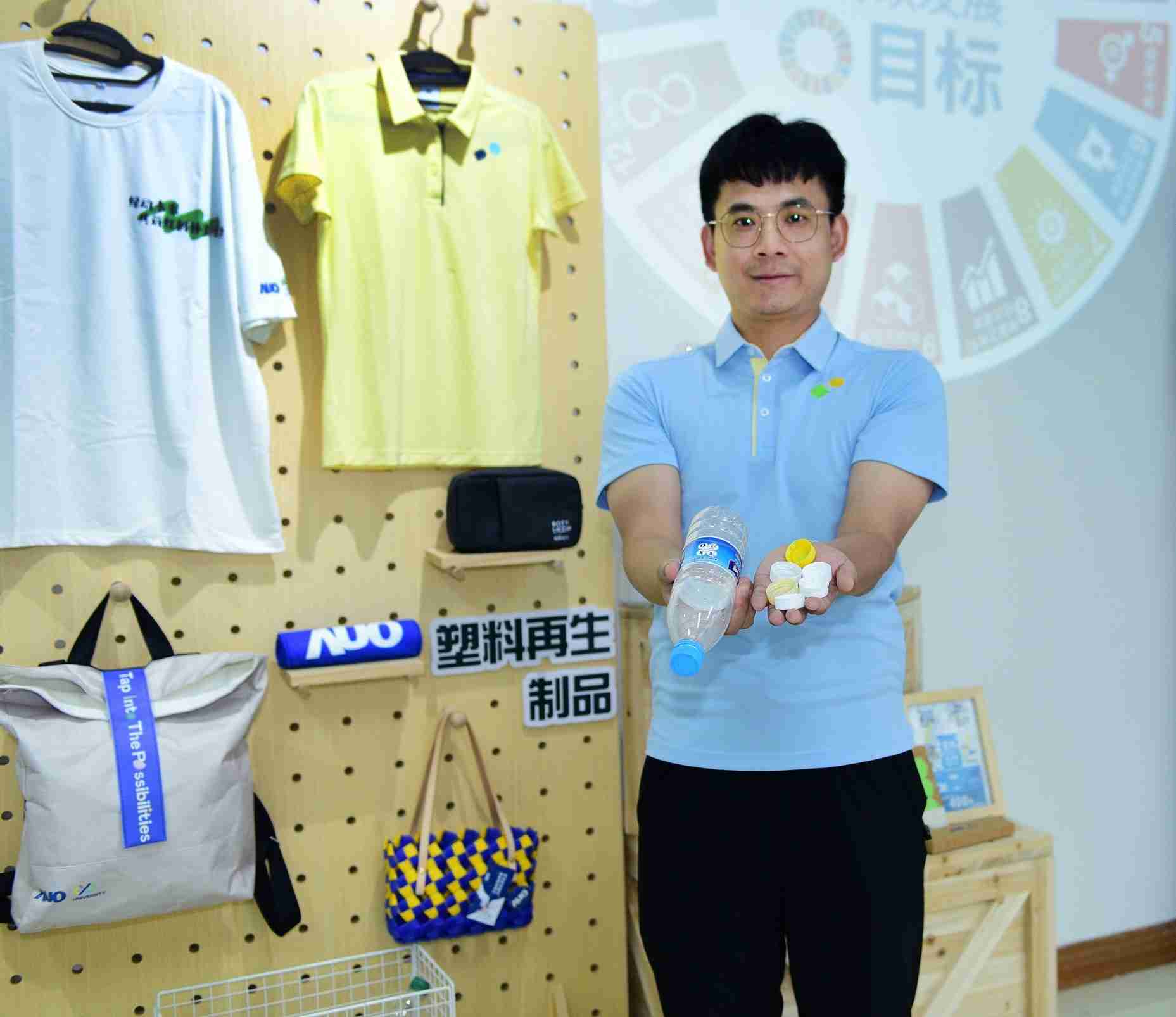 「2024智慧PG国际展」永续发展馆中，，展示PG国际厦门驱动永续发展之成果，，包含将厂内废弃物再制为实用物品，，将永续发展理念深植于员工生活日常实践